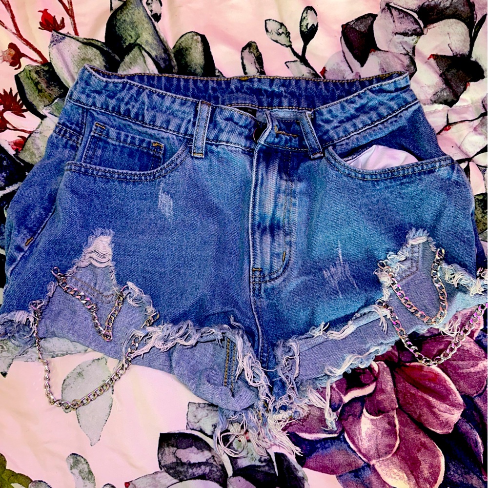 Hem Chain Denim Shorts